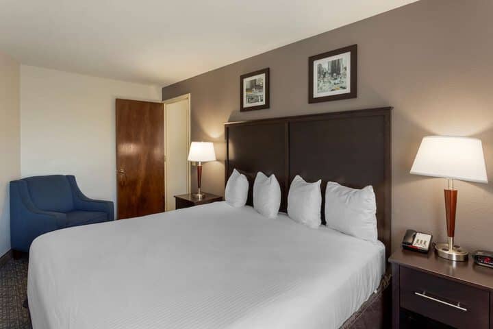 Room 10 of 30