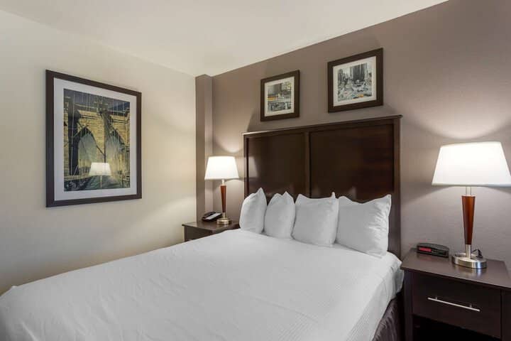 Room 4 of 30