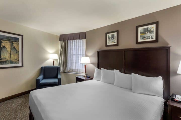 Room 13 of 30